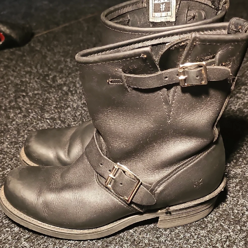 Frye Women's Engineer 8R Leather Ankle Boots - Picture 10 of 15